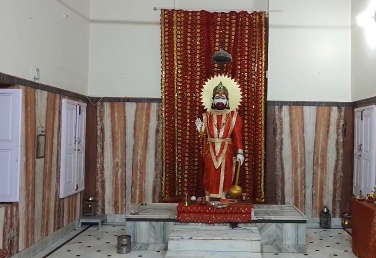 इस मंदिर की अनोखी मान्यता, रोल नंबर लिखी पर्ची हनुमान जी के हाथ में रखने से हो जाते हैं पास