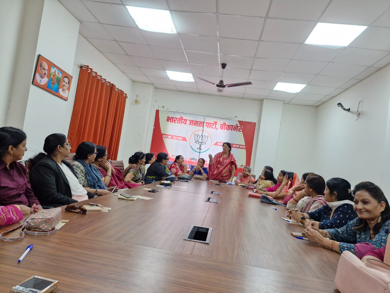 महिला सम्मेलन की तैयारी को लेकर चर्चा हुई, संगठन के उद्देश्यों को और मजबूत करने का संकल्प लिया