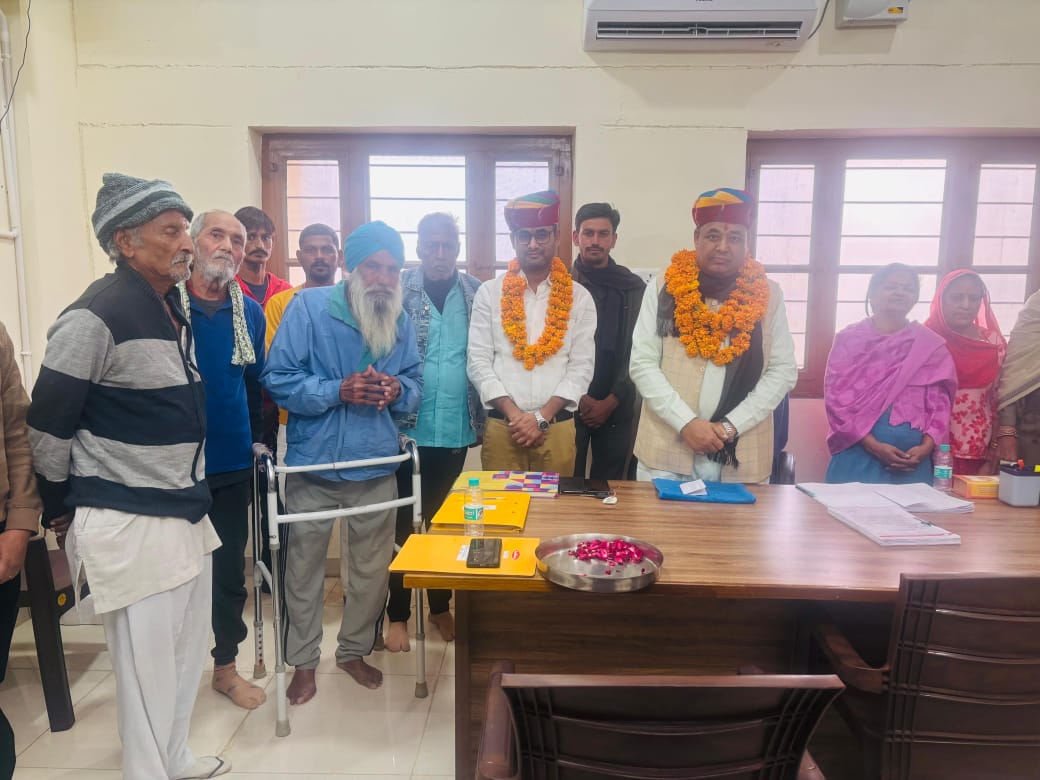 मुख्यमंत्री से सम्मानित होने के बाद दंतौर लौटे रामेश्वरलाल बिश्नोई का भव्य स्वागत