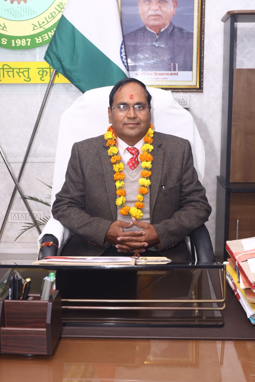नवनियुक्त कुलगुरु प्रोफेसर डॉ राजेंद्र बाबू दुबे ने एसकेआरएयू के 27वें कुलगुरु के रूप में पदभार संभाला