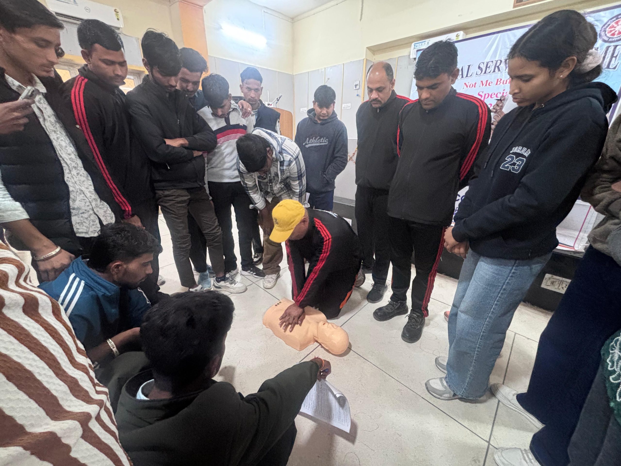 एनएसएस सात दिवसीय विशेष शिविर के पांचवें दिन वैज्ञानिक जागरूकता, सीपीआर प्रशिक्षण एवं स्वच्छता अभियान