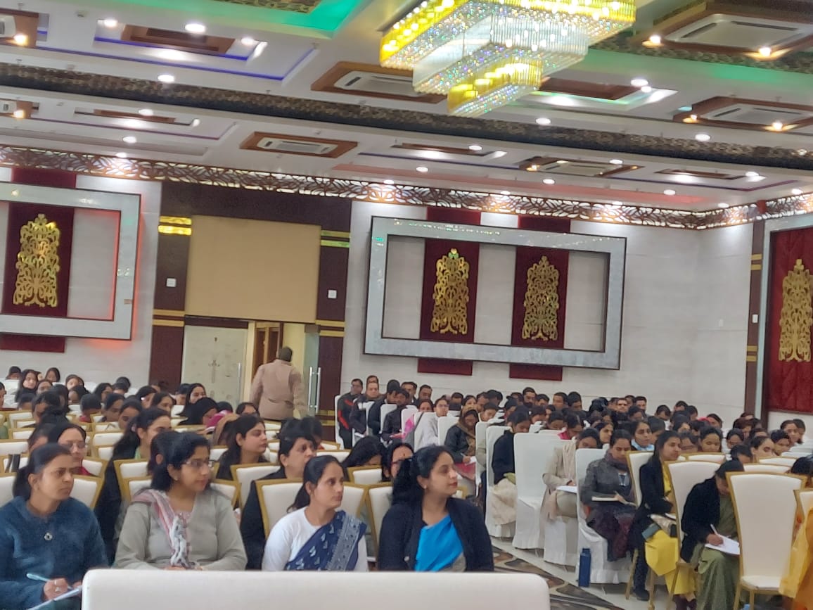 तम से क्या घबराना सूरज रोज निकलता है-आचार्य कुलदीप