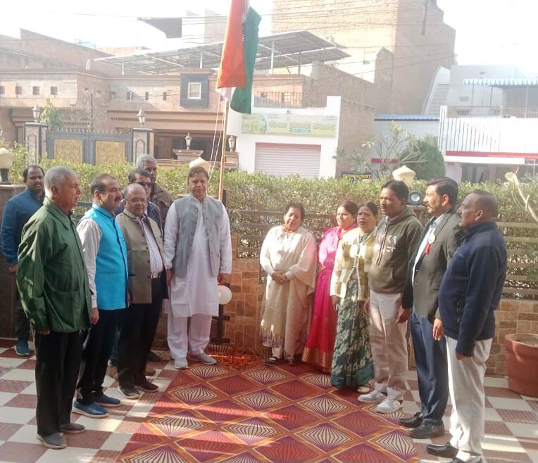 रानी बाजार मोहल्ला विकास समिति ने किया झंडारोहण व पुरस्कार वितरण समारोह