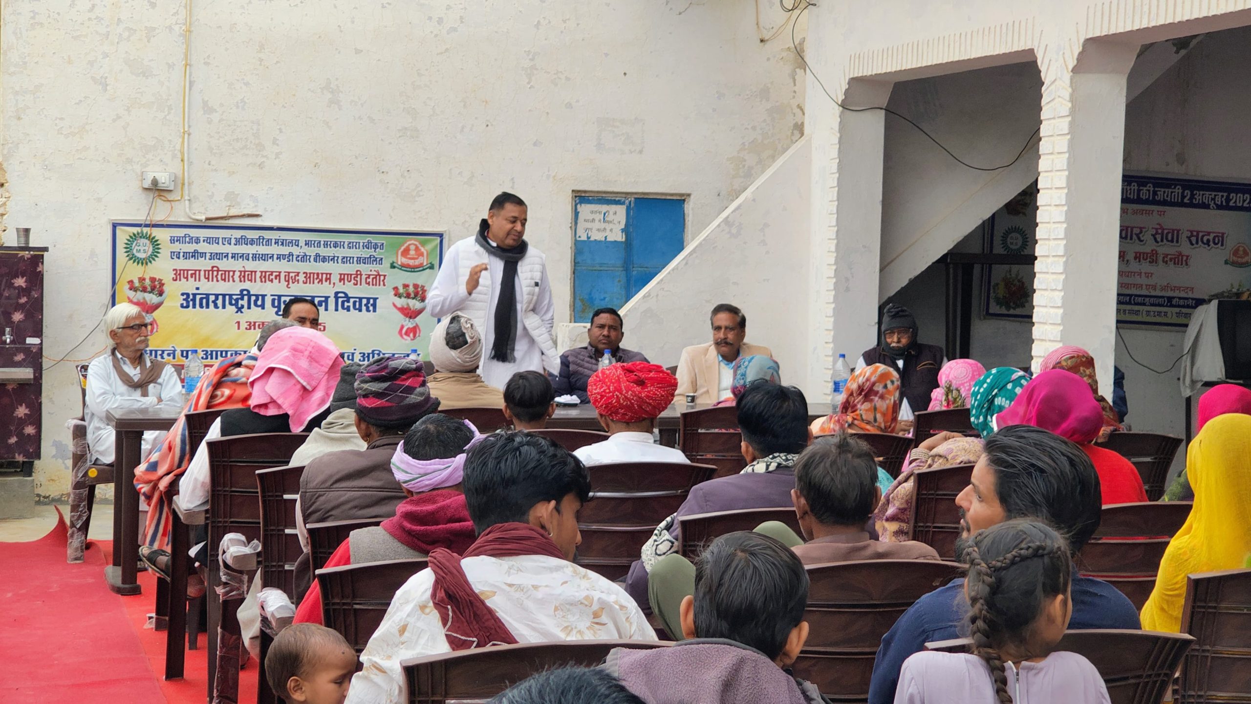 अपना परिवार सेवा सदन वृद्ध आश्रम दंतौर में ध्वज वंदन कार्यक्रम हुआ
