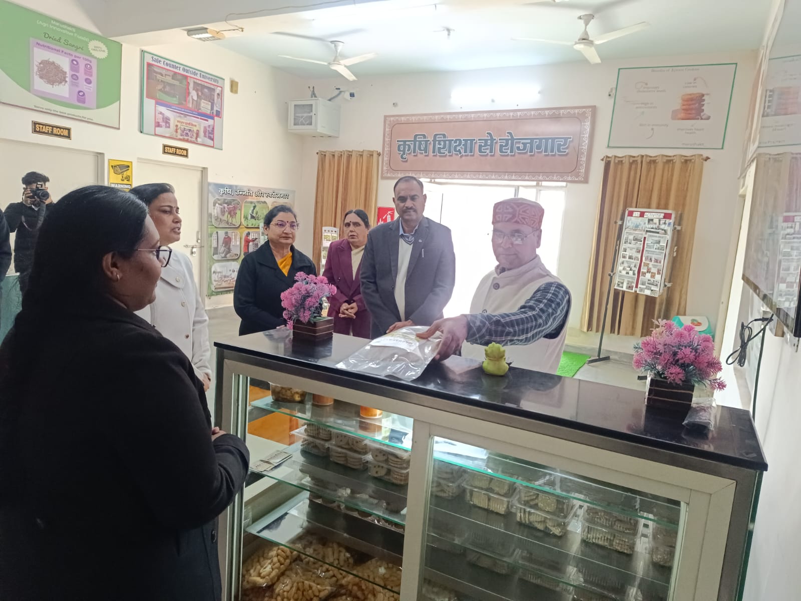 कुलगुरु ने कॉलेज ऑफ कम्यूनिटी साइंस में शोध एवं नवाचार गतिविधियों की समीक्षा की
