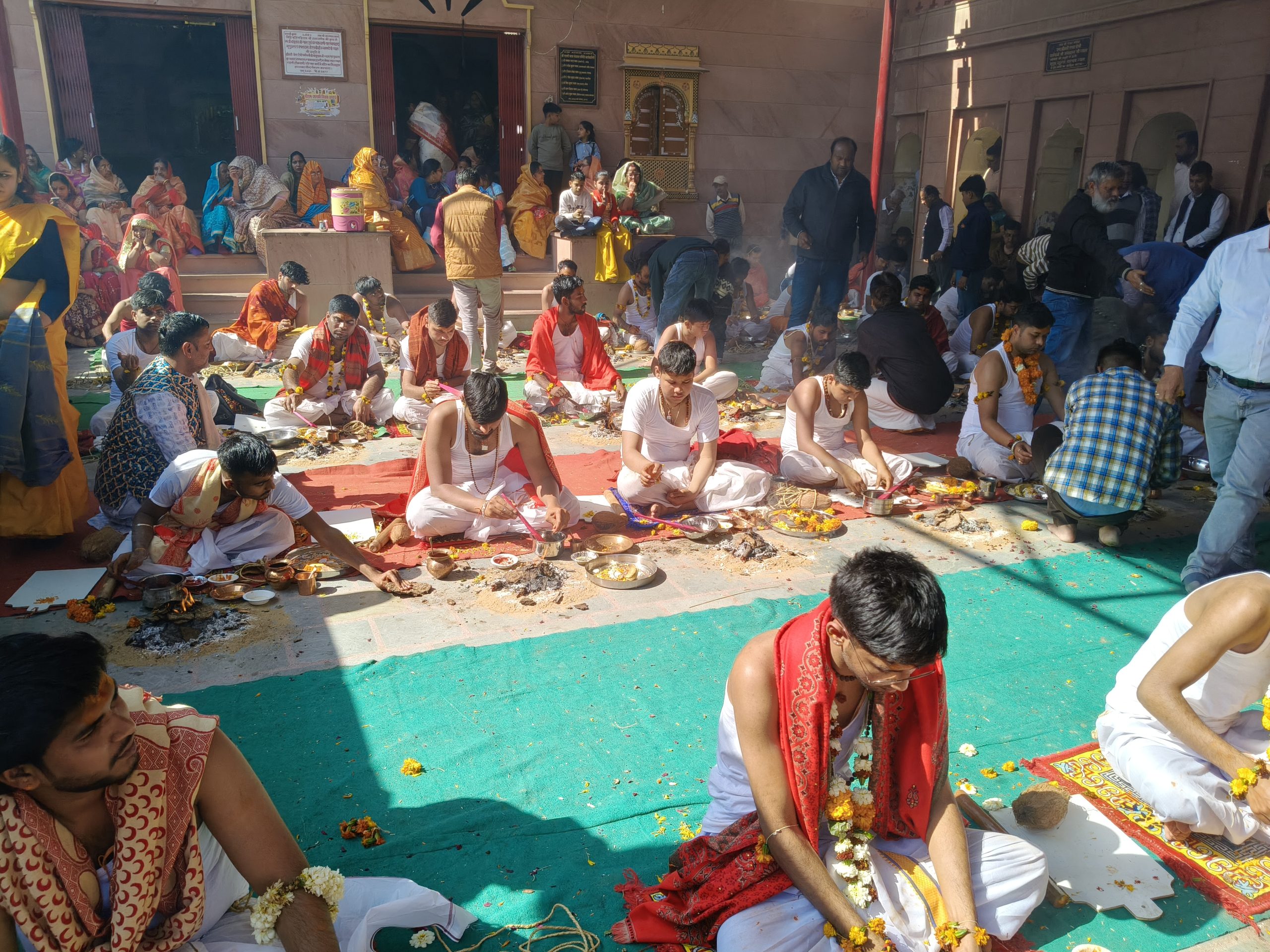 बीकानेर में रतानी व्यासों की बगीची में सामूहिक यज्ञोपवीत संस्कार, 41 बटुकों ने धारण किया जनेऊ