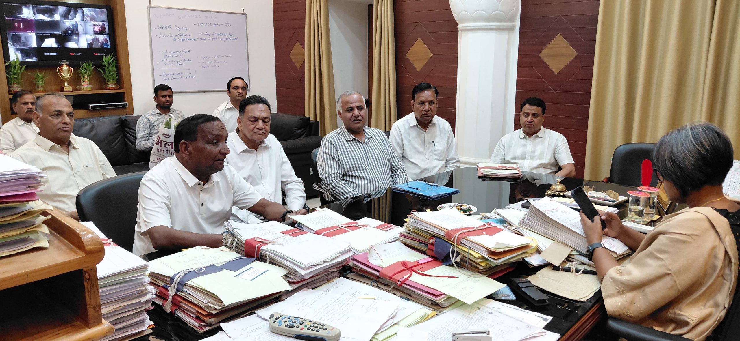 बीछवाल-करणी औद्योगिक क्षेत्र में जल संकट को लेकर उद्योग प्रतिनिधियों ने कलक्टर से की मुलाकात
