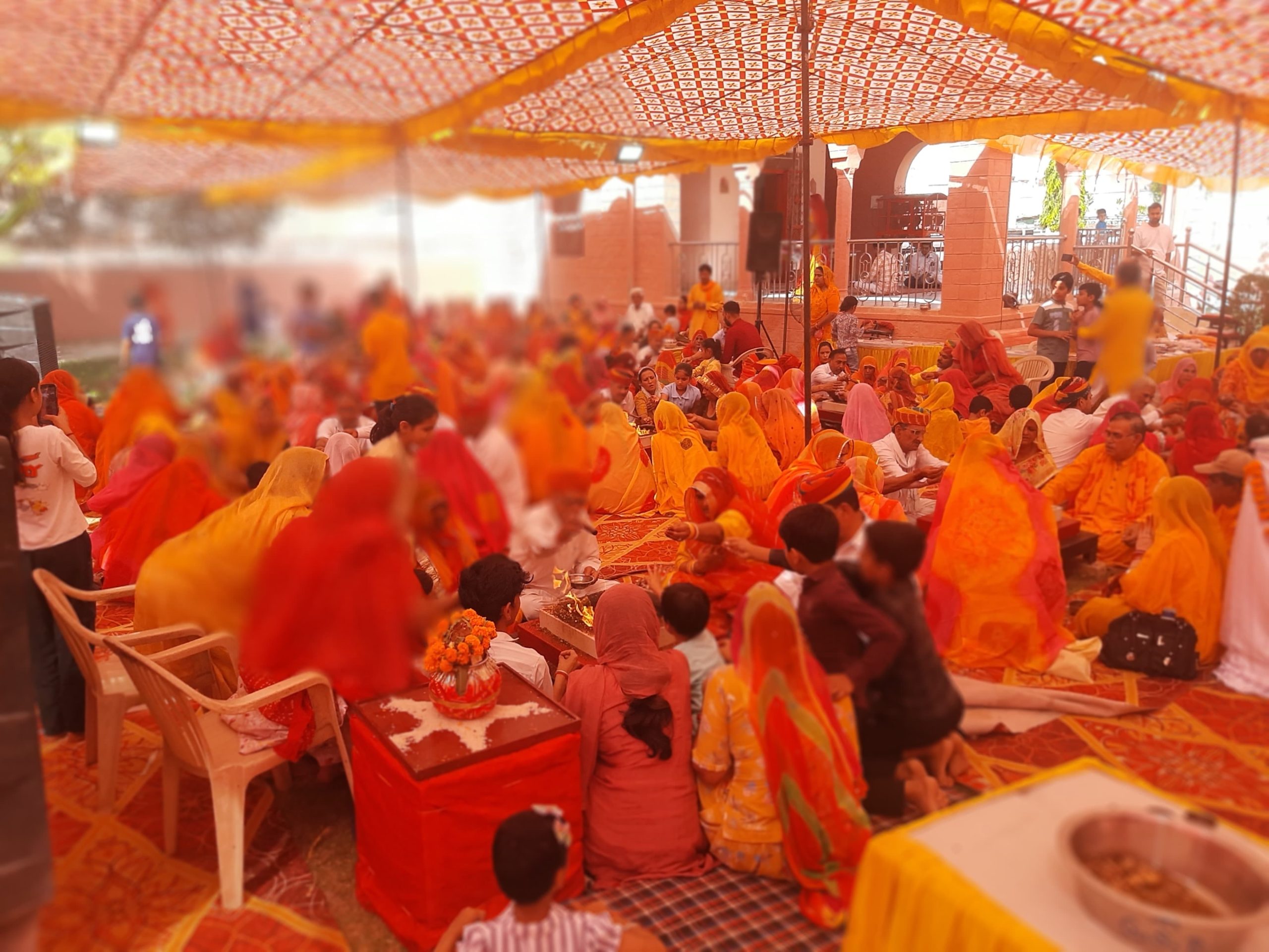 नौ कुंडीय गायत्री महायज्ञ के तीसरे दिन पुंसवन और विद्यारंभ संस्कार सम्पन्न
