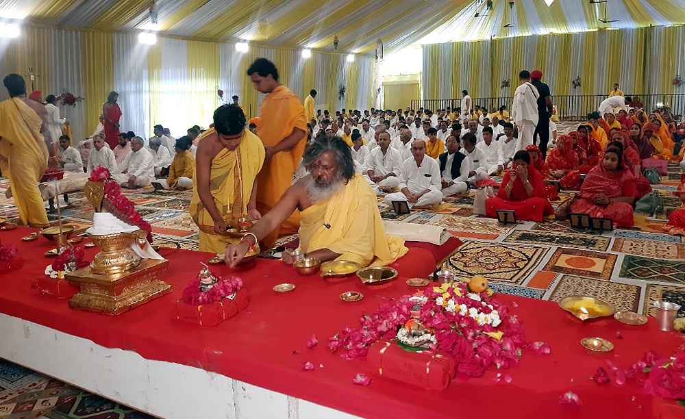 छोटीकाशी में स्वर्ग सरीखे पांडाल में गूंजा शक्ति आध्यात्मिक महोत्सव, जगद्गुरु वसंत विजयानंद गिरि जी महाराज के सान्निध्य में भक्ति का सागर