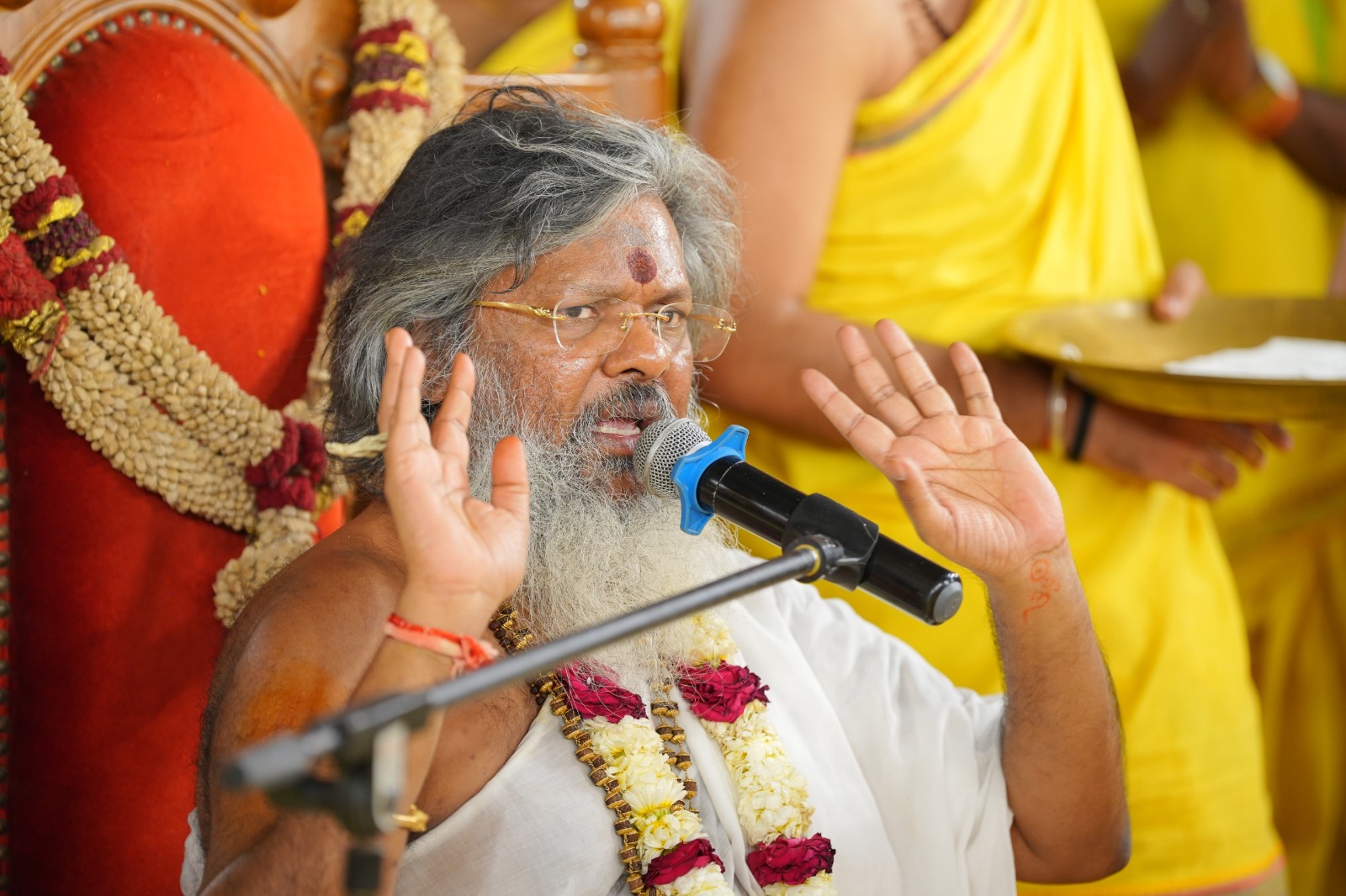 गुरु भक्ति से मिलती है शक्ति और चमत्कारिक अनुभूति : जगद्गुरु वसंत विजयानंद गिरि महाराज