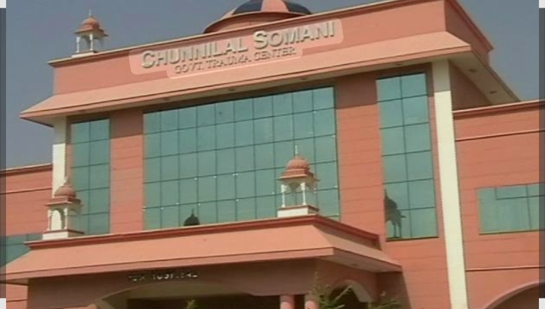 शादी में शामिल होने जा रहे युवकों की स्कॉर्पियो पलटी, 6 घायल
