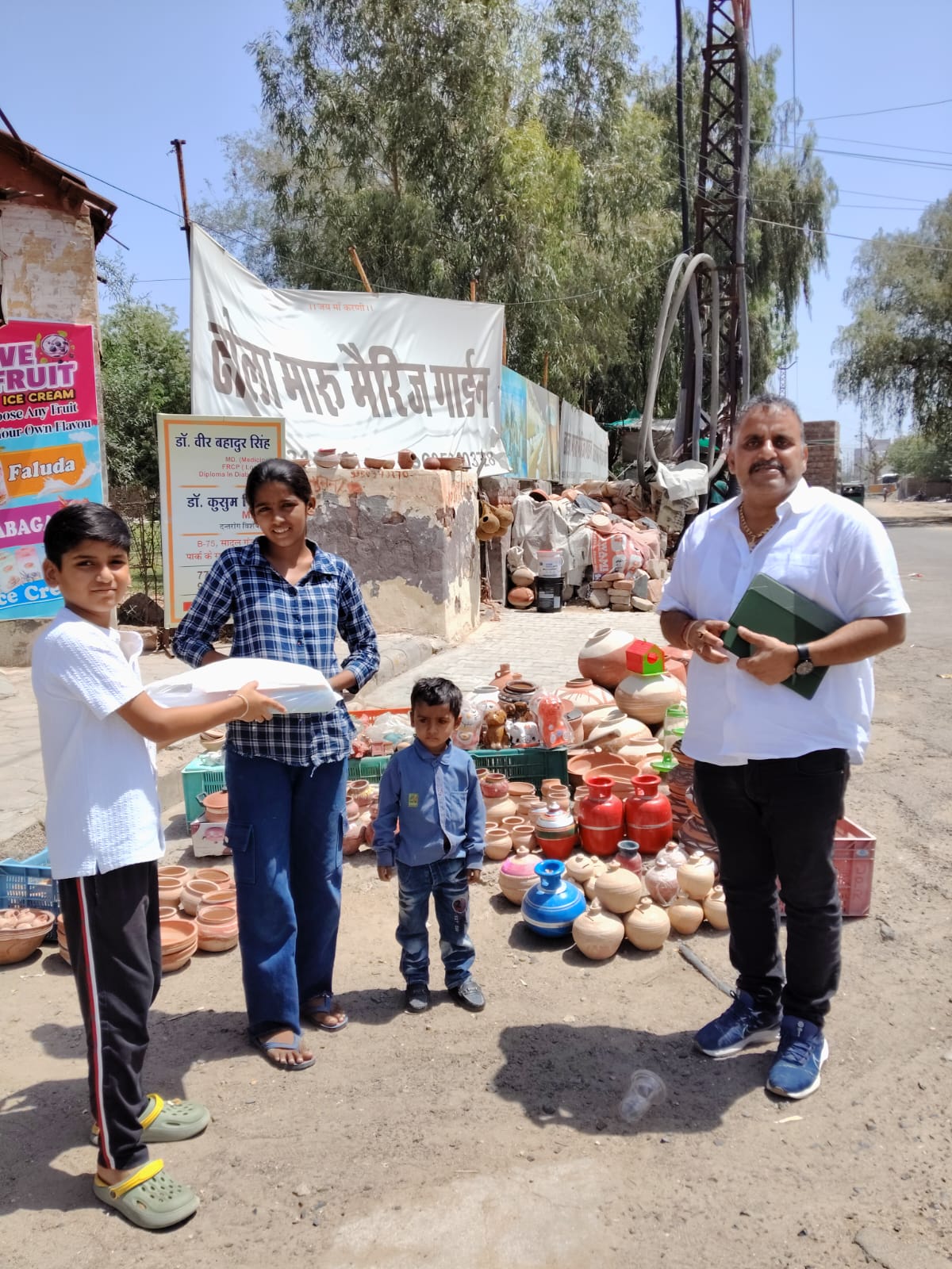 पूर्व पार्षद मनोज विश्नोई बने मिसाल, जरूरतमंद बालिका की पढ़ाई का उठाया जिम्मा