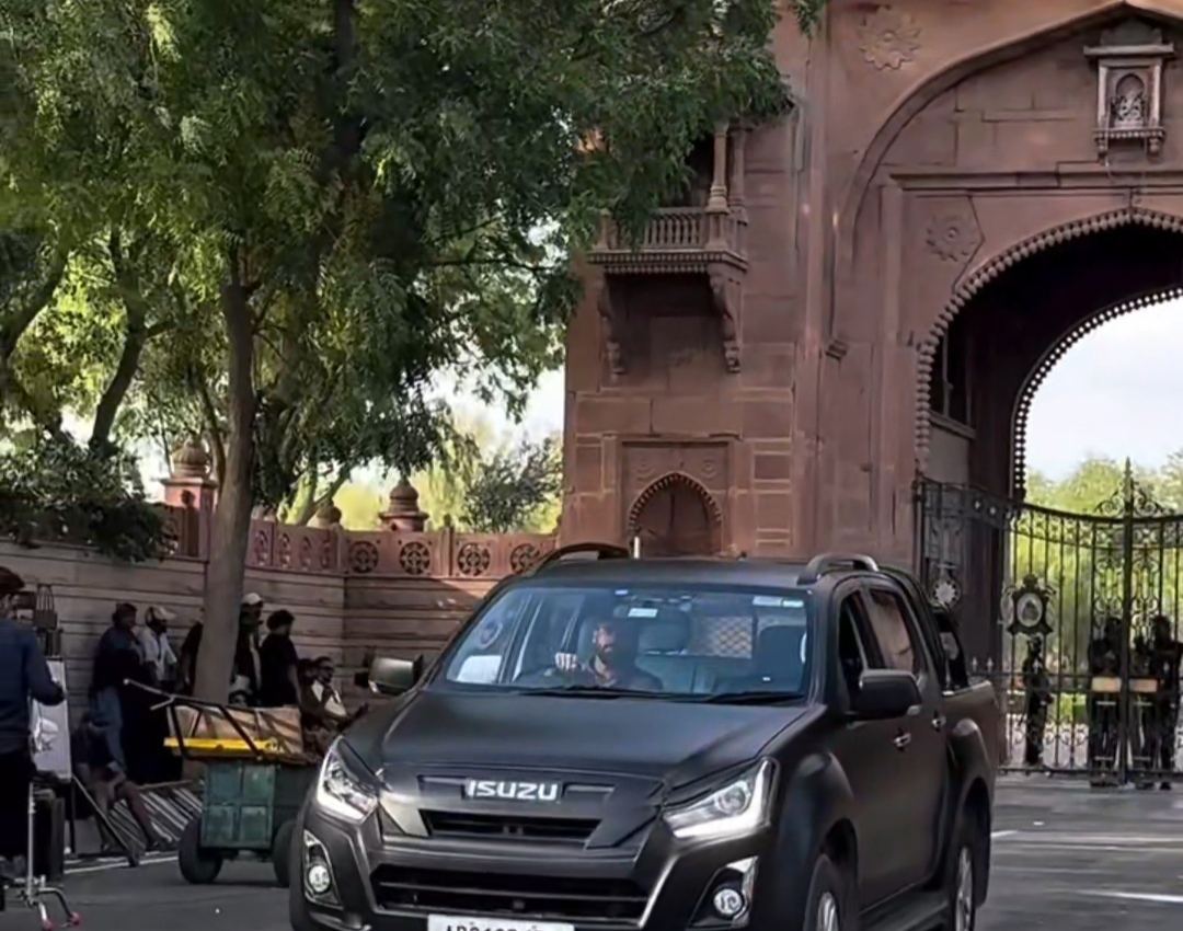 बीकानेर में साउथ फिल्म NC 24 की शूटिंग शुरू, एक्शन मोड में दिखे एक्टर नागा चैतन्य