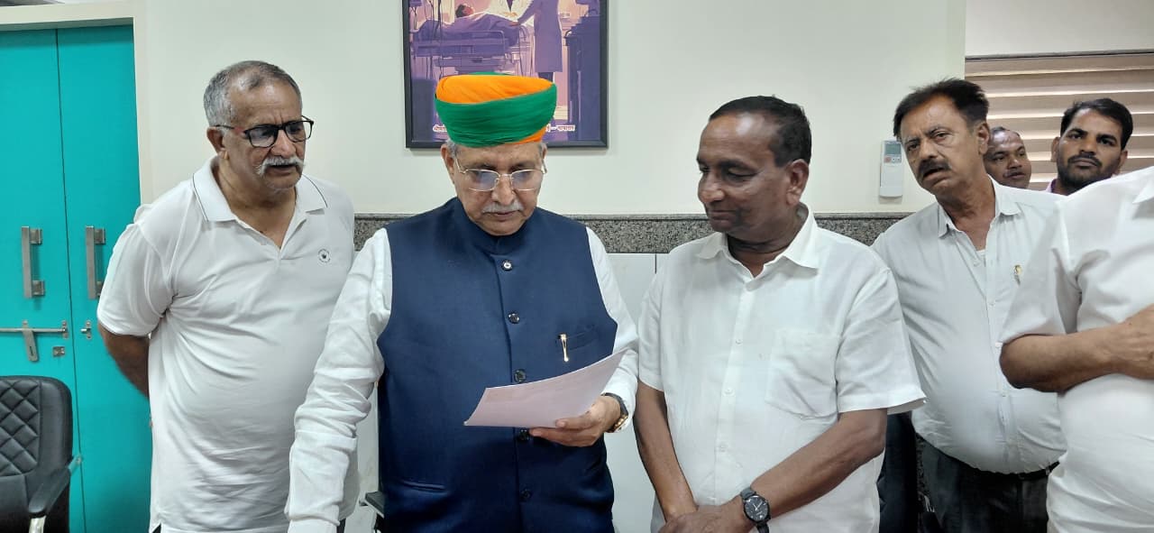 फन्ना बाबू को पद्म विभूषण दिलाने की मांग तेज, केंद्रीय मंत्री अर्जुनराम मेघवाल को सौंपा ज्ञापन
