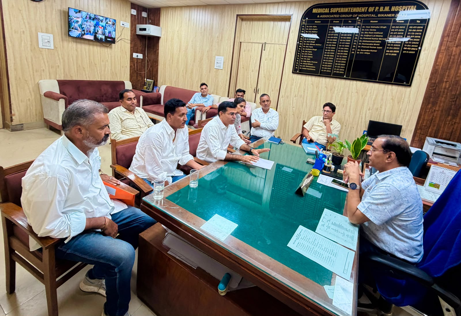 पीबीएम सुधारो जनआंदोलन की संयुक्त समिति ने अधीक्षक से की वार्ता, स्वास्थ्य सेवाओं में सुधार पर हुई चर्चा