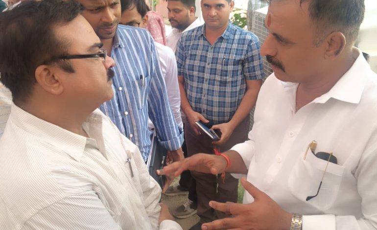प्रभारी सचिव हेमंत गेरा से मिले भाजपा नेता चन्द्रमोहन जोशी, लंबित प्रकरणों के समाधान की उठाई मांग