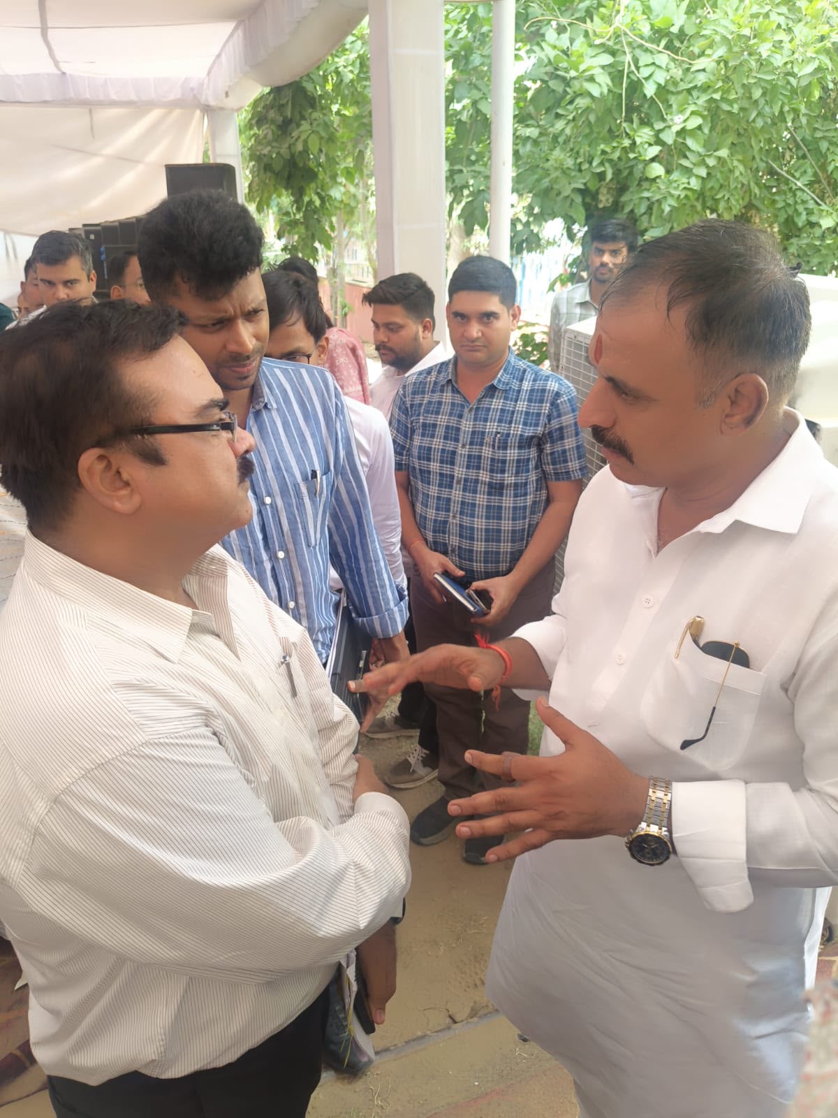 प्रभारी सचिव हेमंत गेरा से मिले भाजपा नेता चन्द्रमोहन जोशी, लंबित प्रकरणों के समाधान की उठाई मांग