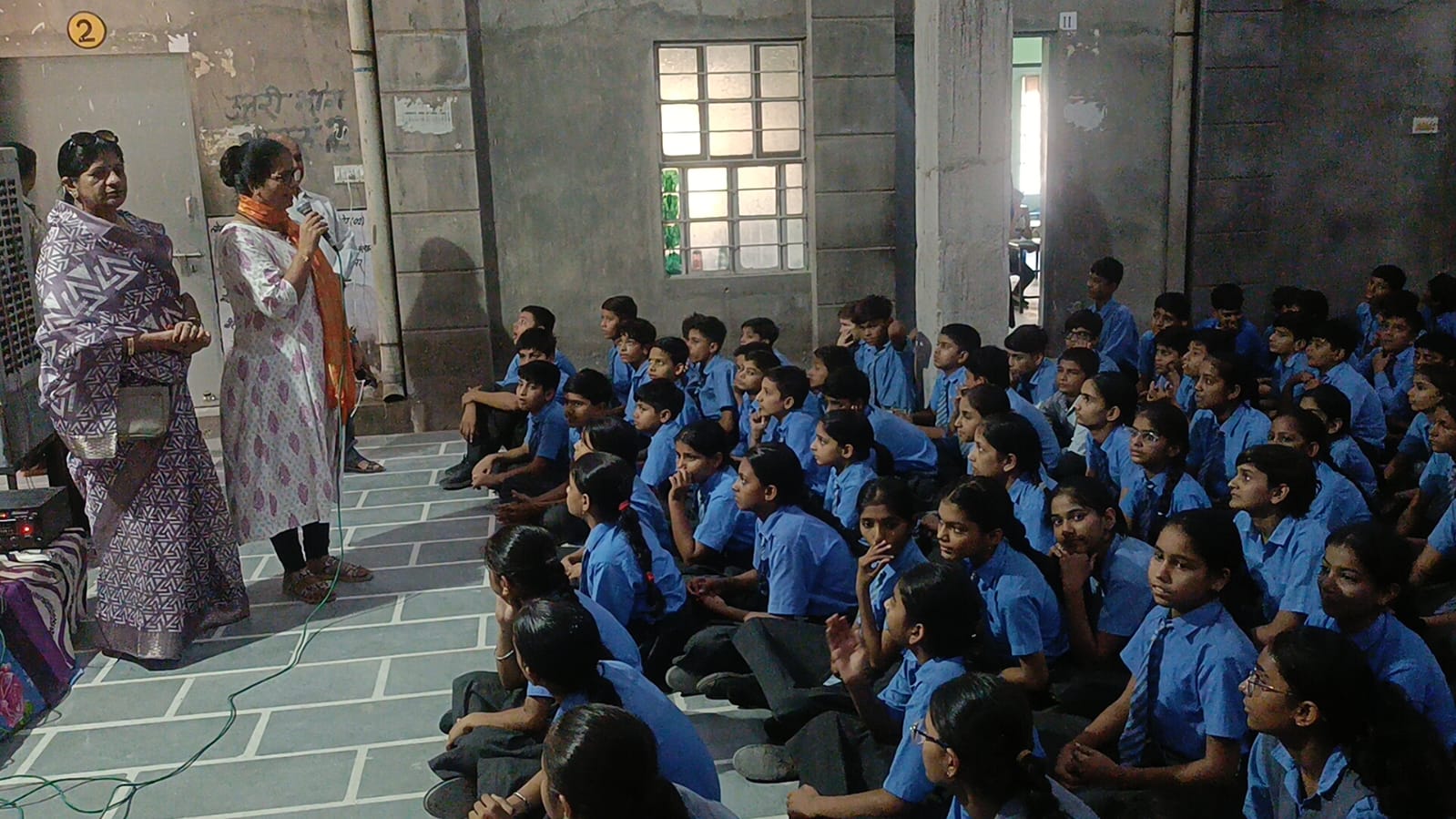11 हजार सामूहिक हनुमान चालीसा पाठ के लिए स्कूलों और घर-घर पहुंचा निमंत्रण, बांटे पीले चावल