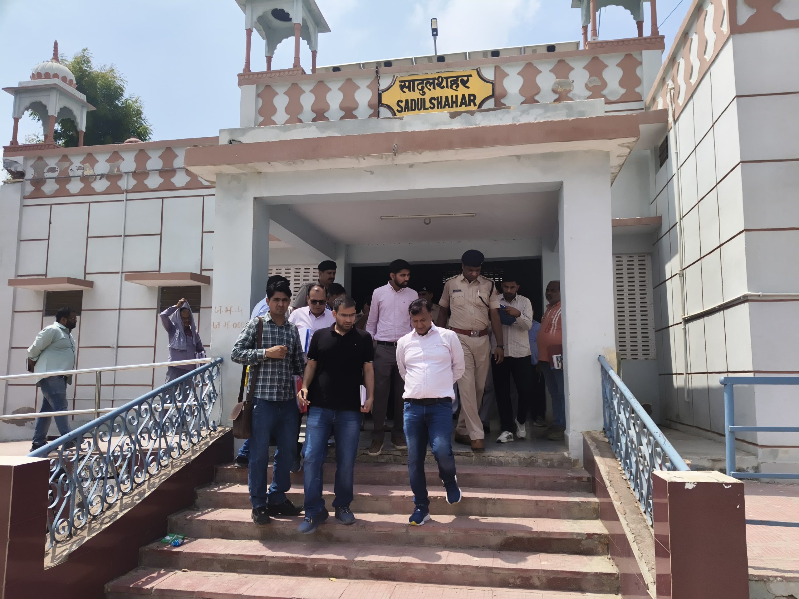 बीकानेर मंडल के तीन स्टेशनों का डीआरएम ने किया निरीक्षण, यात्री सुविधाओं और माल राजस्व बढ़ाने पर दिया जोर