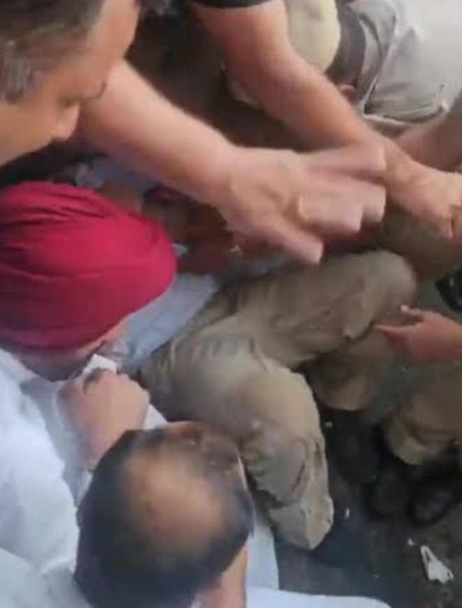 राहुल गांधी को पुलिस उठाकर ले गई, फिर हिरासत में लिया