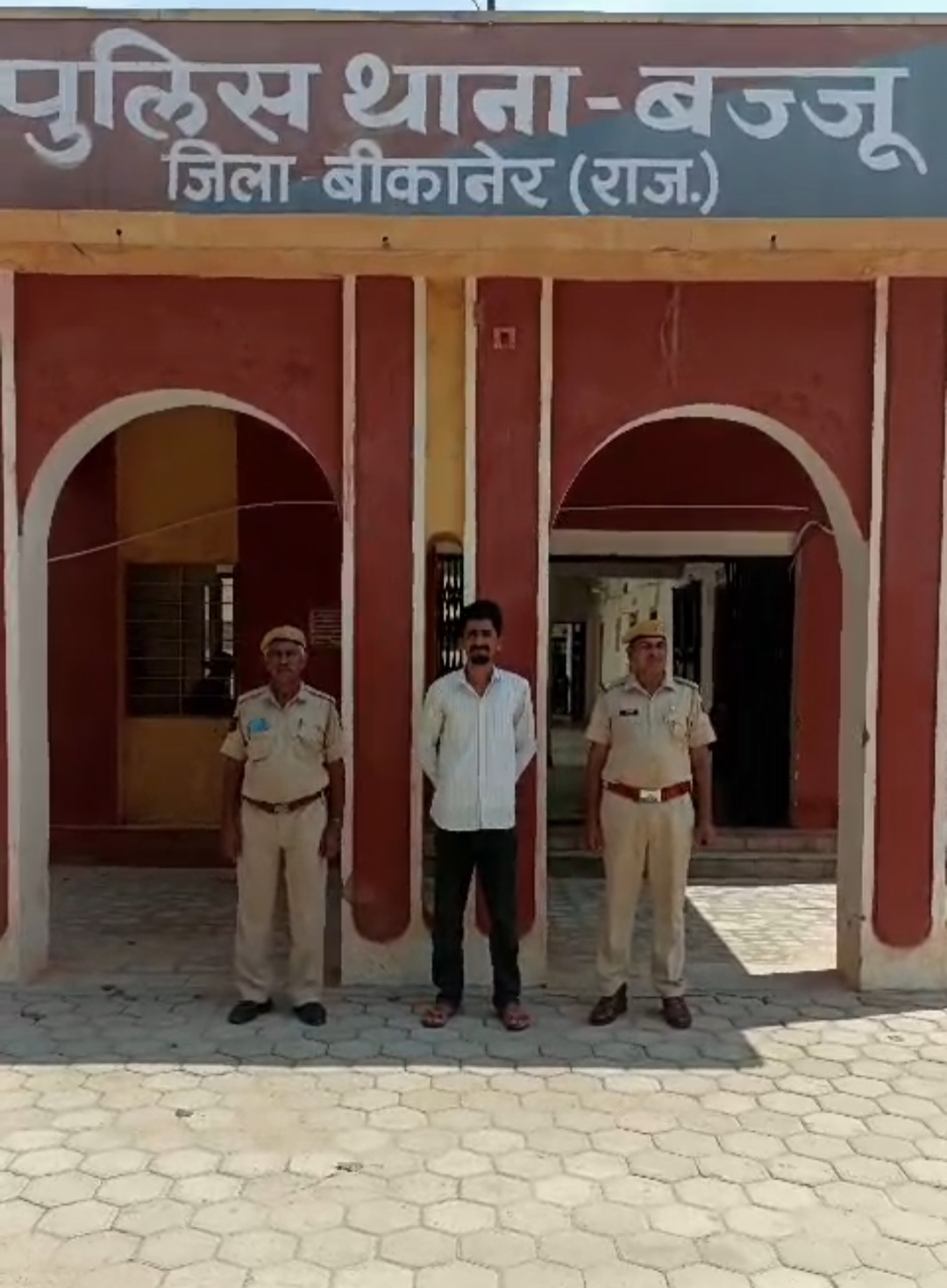भारत-पाक सीमा पर जासूसी के आरोप में युवक गिरफ्तार, पाकिस्तानी आतंकी शहजाद भट्टी से संपर्क का आरोप