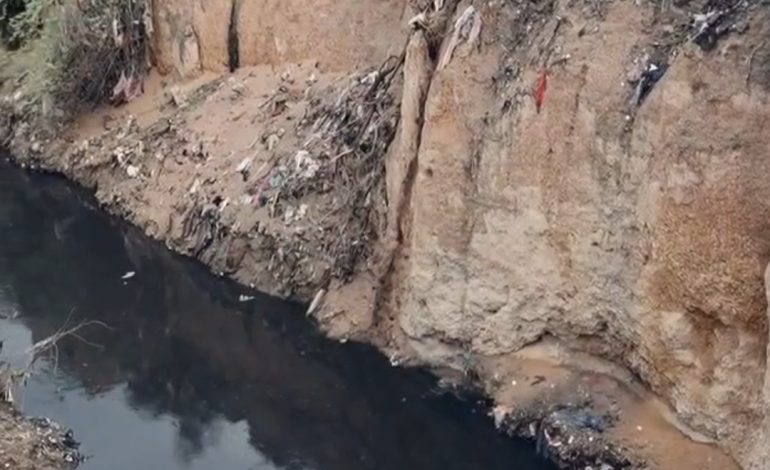 खुले नाले और दूषित पानी से जूझ रहा शास्त्री नगर, समाधान की मांग को लेकर संभागीय आयुक्त को सौंपा ज्ञापन
