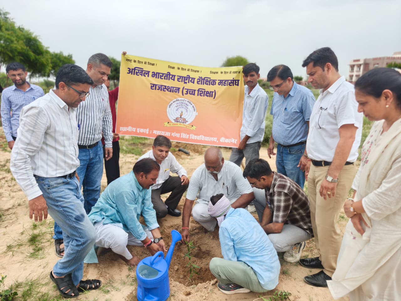 गुरु ही जीवन का पथप्रदर्शक, एमजीएसयू में गुरुवंदन कार्यक्रम के साथ हुआ वृक्षारोपण