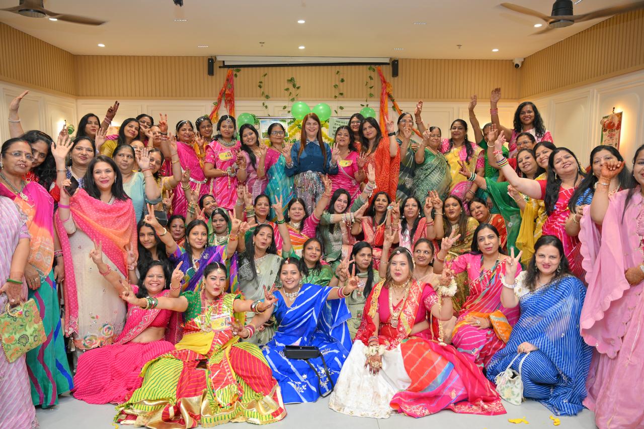 लहरिया थीम पर सजा सावन महोत्सव, महिलाओं ने गीत-संगीत और प्रतियोगिताओं में लिया हिस्सा