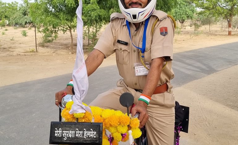 हादसे ने समझाई जिंदगी की कीमत, 9 साल से साइकिल पर हेलमेट पहनकर दे रहे सुरक्षा का संदेश