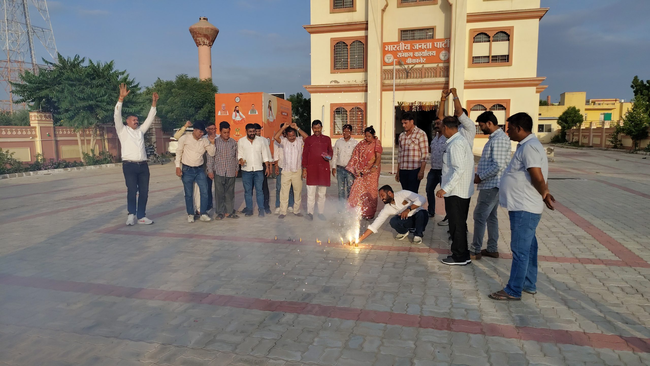 भाजपा की राष्ट्रीय टीम में राजस्थान के नेताओं को बड़ी जिम्मेदारी, बीकानेर में आतिशबाजी कर मनाया जश्न