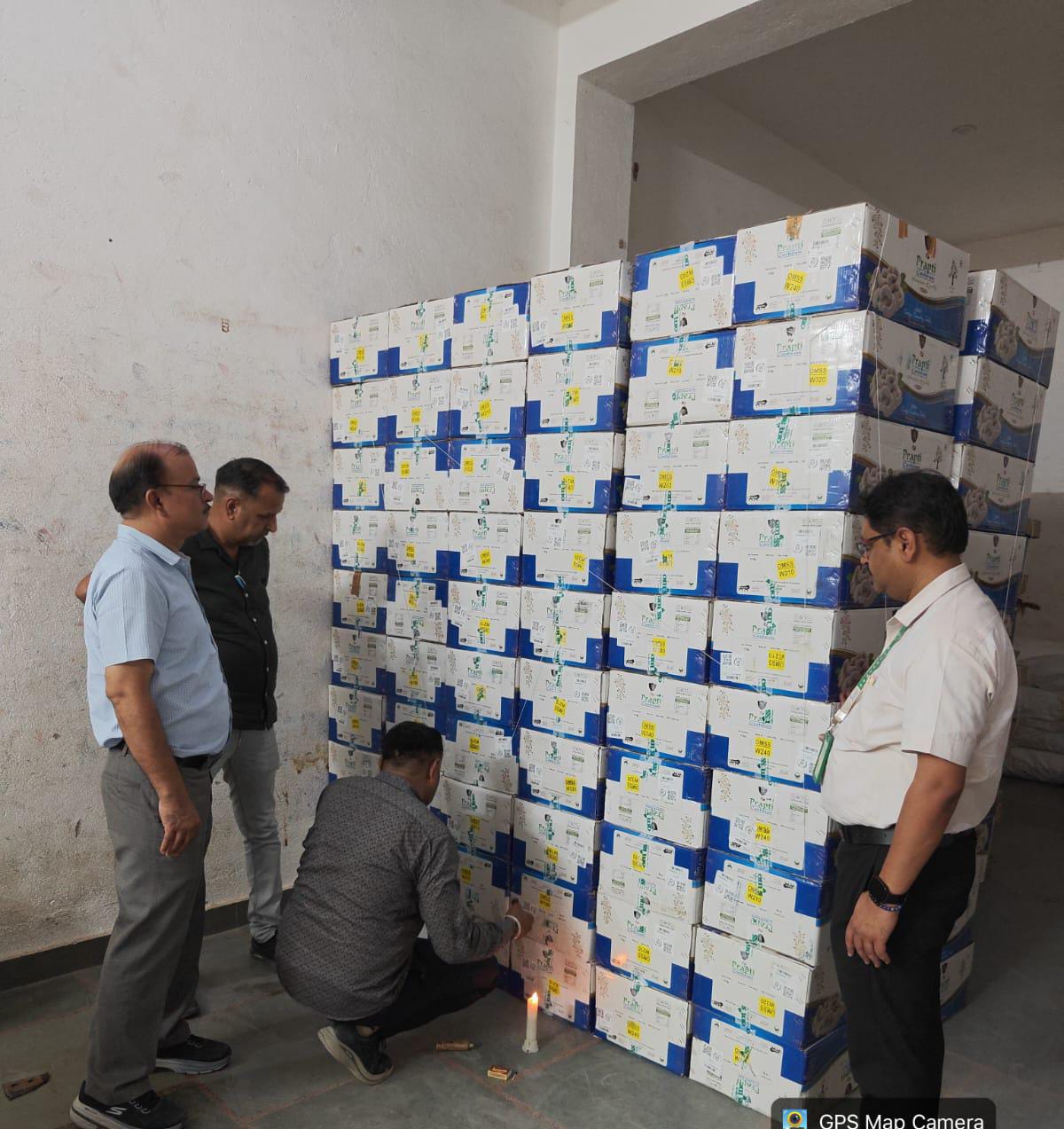 रक्षाबंधन से पहले बड़ी कार्रवाई: बीकानेर में 1439 किलो काजू सीज, मिठाइयों के नमूने भी लिए