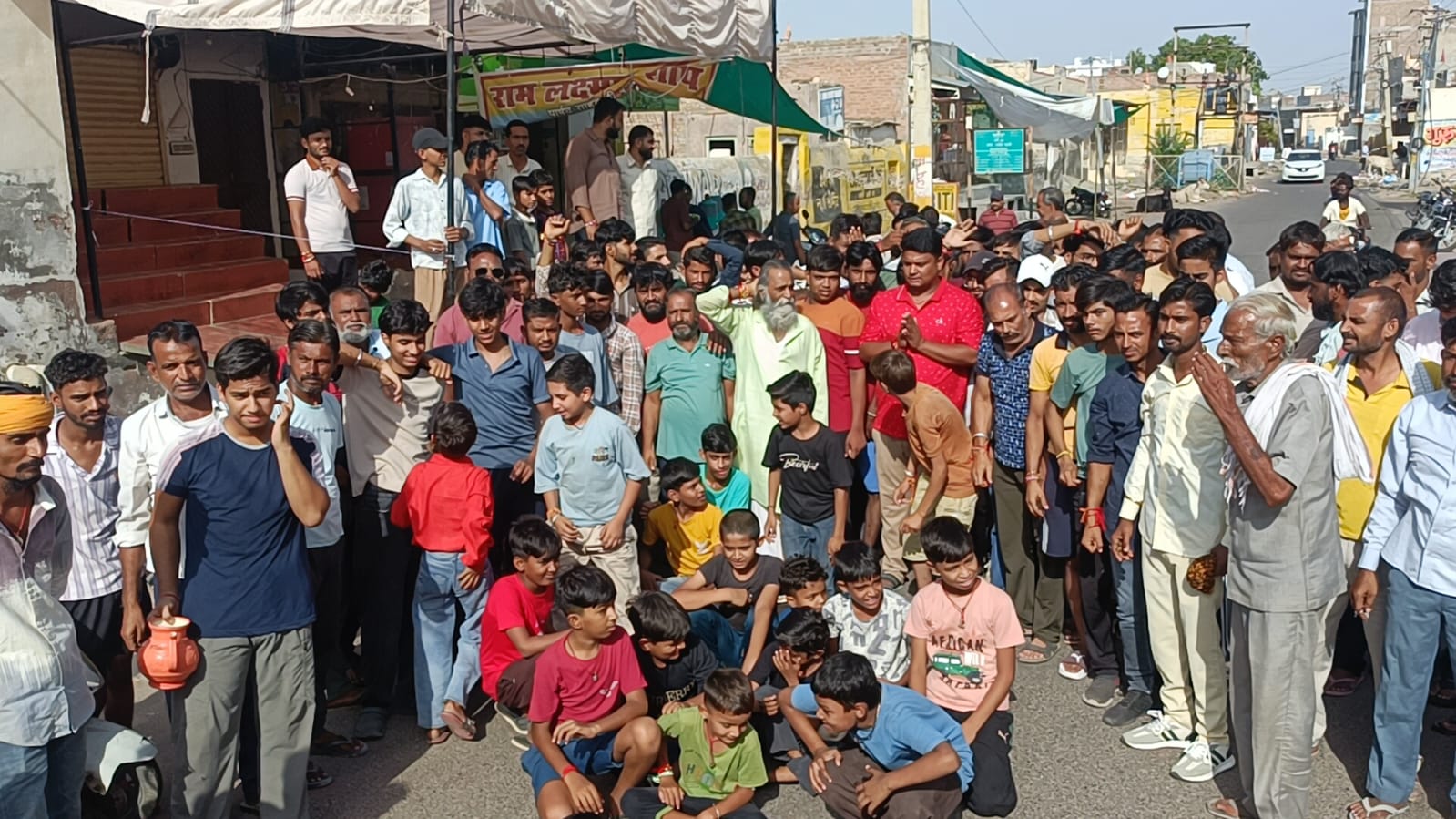 प्रतीक स्वामी के समर्थन में उतरा वार्ड 22, टिकट नहीं मिला तो जनता करेगी विरोध