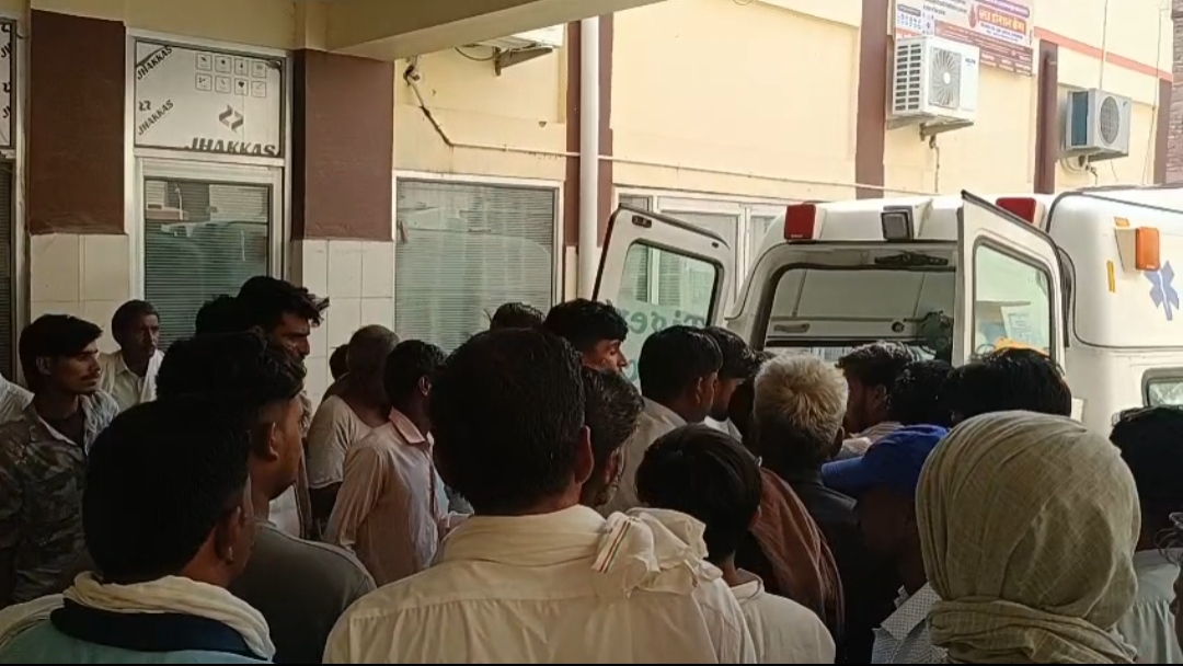 कार-डंपर की टक्कर में 4 की दर्दनाक मौत, इलाके में मचा कोहराम