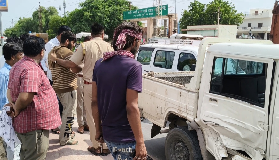 बीकानेर में फिल्मी स्टाइल में भिड़ीं कैंपर, एक-दूसरे पर गाड़ी चढ़ाने की कोशिश