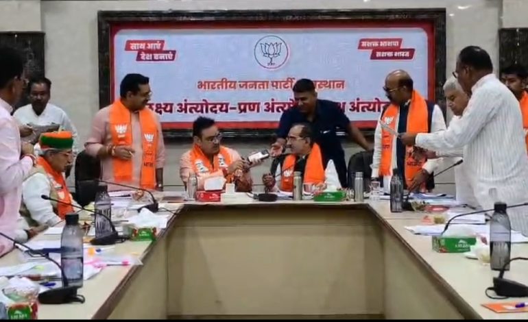 बीजेपी में टिकटों पर महामंथन, देर रात आ सकती है पहली सूची, कांग्रेस ने खोले अपने पत्ते, 17 वार्डों में उतारे प्रत्याशी