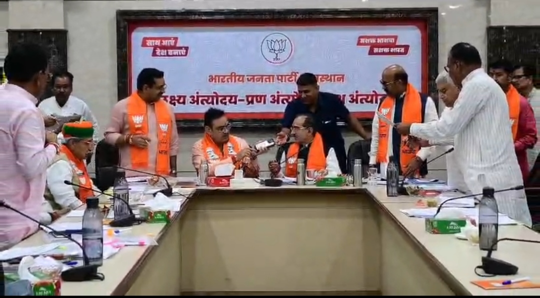 बीजेपी में टिकटों पर महामंथन, देर रात आ सकती है पहली सूची, कांग्रेस ने खोले अपने पत्ते, 17 वार्डों में उतारे प्रत्याशी