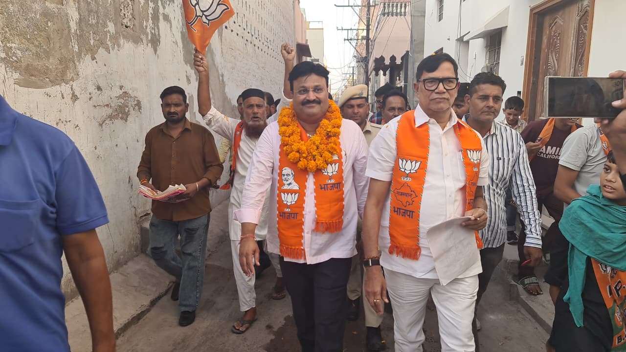 वार्ड 73 में भाजपा ने भरी चुनावी हुंकार, कृपाशंकर सिंह ने दीपक पारीक के समर्थन में मांगे वोट