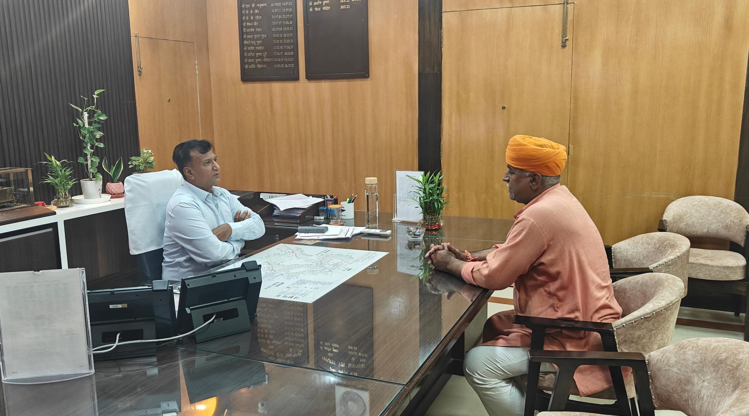 कोटगेट रेलवे फाटकों की समस्या पर विधायक जेठानंद व्यास ने DRM से की मुलाकात, अंडरब्रिज निर्माण जल्द शुरू करने पर जोर