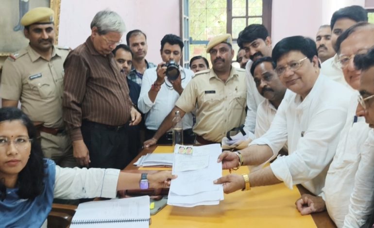 महापौर पद के लिए अनिल कल्ला ने भरा नामांकन, बोले—33 साल बाद पार्टी ने मुझे अवसर दिया