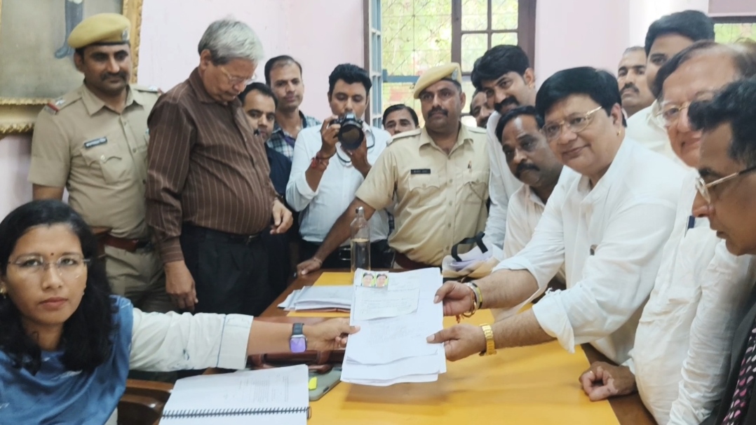 महापौर पद के लिए अनिल कल्ला ने भरा नामांकन, बोले—33 साल बाद पार्टी ने मुझे अवसर दिया