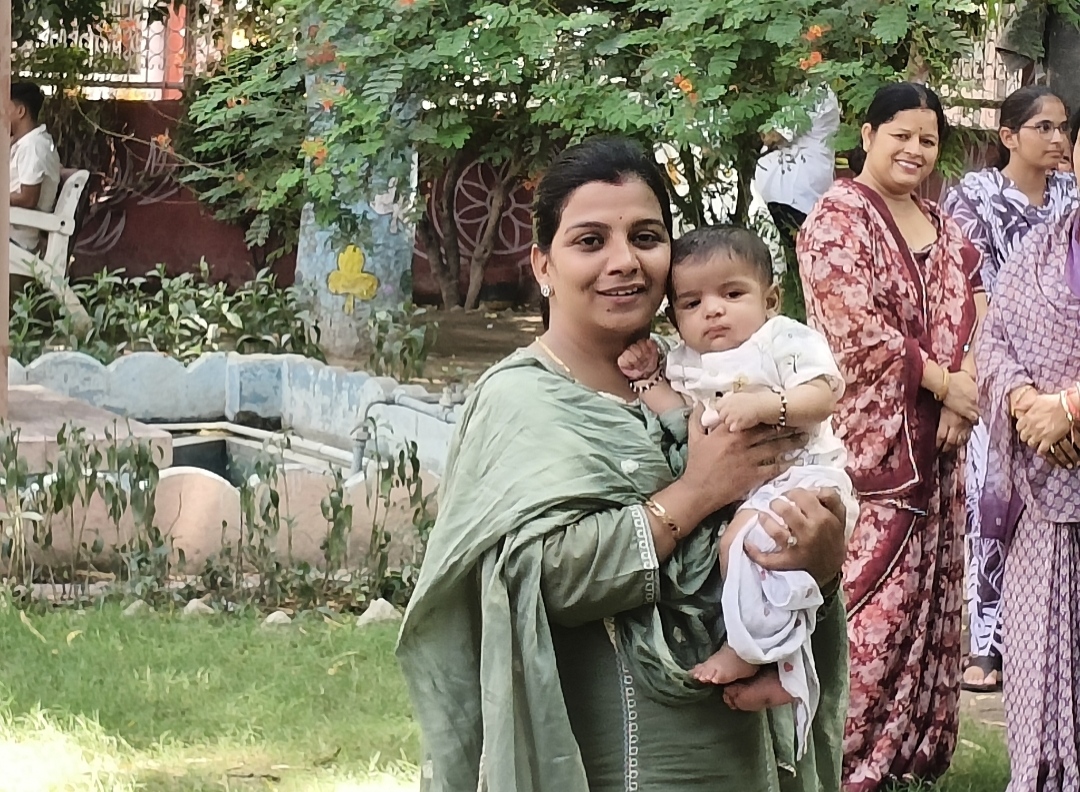 महापौर चुनाव के मतदान में दिखी अलग तस्वीर, 15 दिन की बाड़ाबंदी से मतदान केंद्र तक मां के साथ रहा तीन साल का युधिश