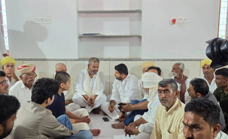 शिव विधायक रविंद्र सिंह भाटी हदा गांव पहुंचे, पूर्व प्रधान के निधन पर जताया शोक