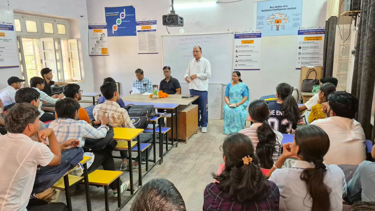 डूंगर कॉलेज में विद्यार्थियों को सिखाए वित्तीय प्रबंधन के गुर, बचत और निवेश की दी जानकारी
