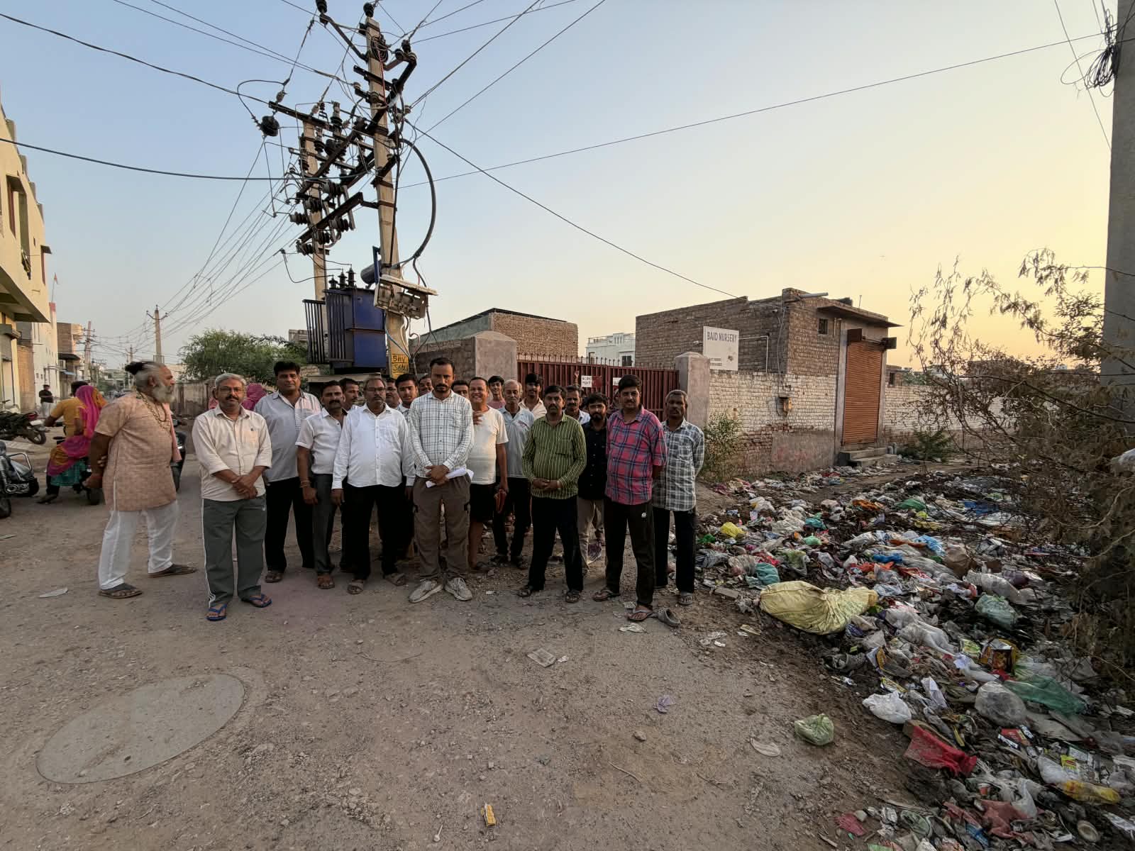 विश्वकर्मा कॉलोनी में गंदगी का अंबार, 10 दिन का अल्टीमेटम, फिर नगर निगम में धरना