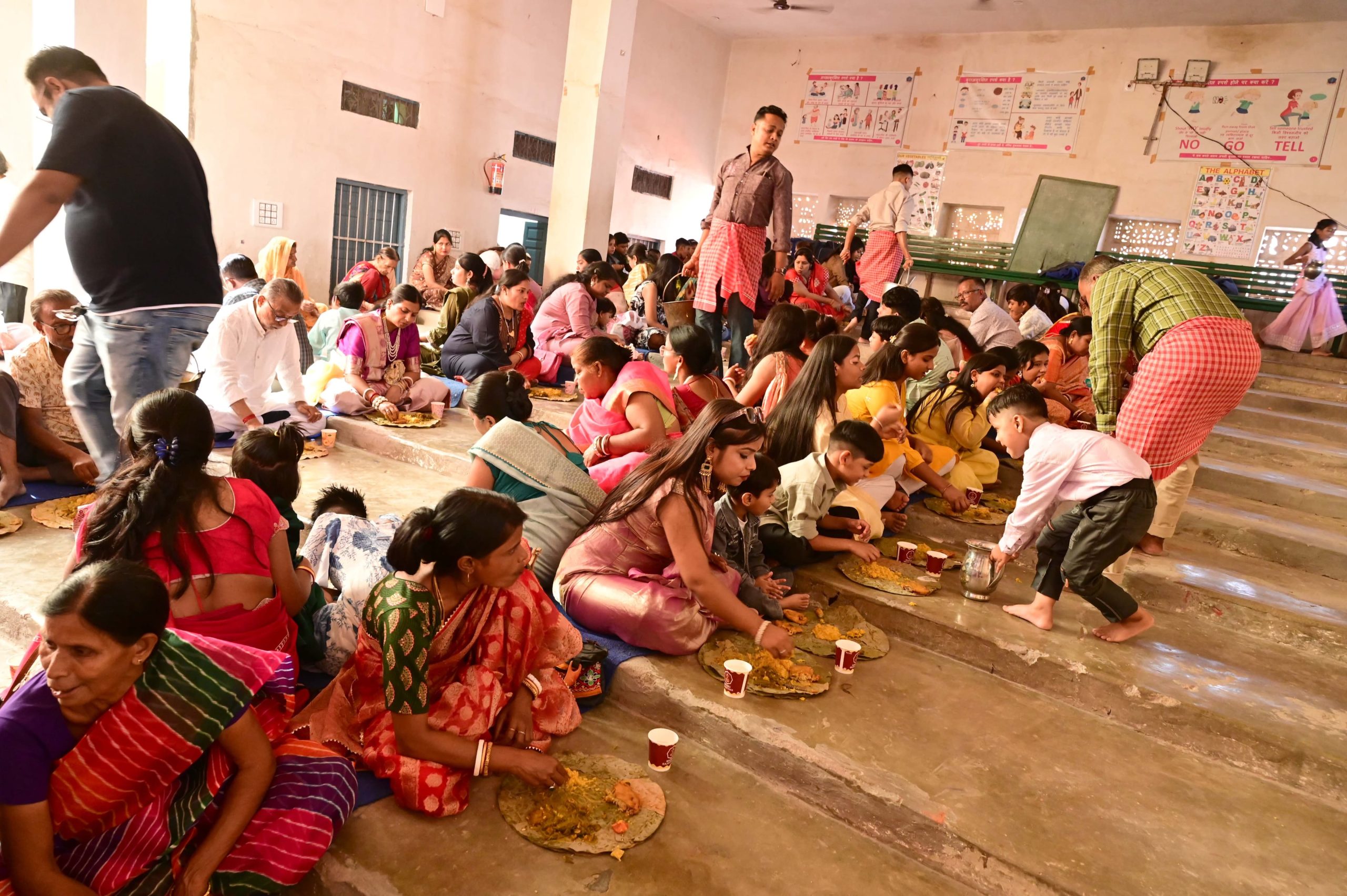 बीकानेर के बंगाली मंदिर में सप्तमी पर मां दुर्गा की विशेष पूजा, बांग्ला परिधान में सोलह शृंगार कर पहुंचीं महिलाएं
