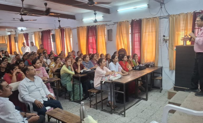 करियर की तैयारी के बीच सेहत का पाठ, 75 छात्राओं ने सीखी स्तन स्वपरीक्षण की विधि