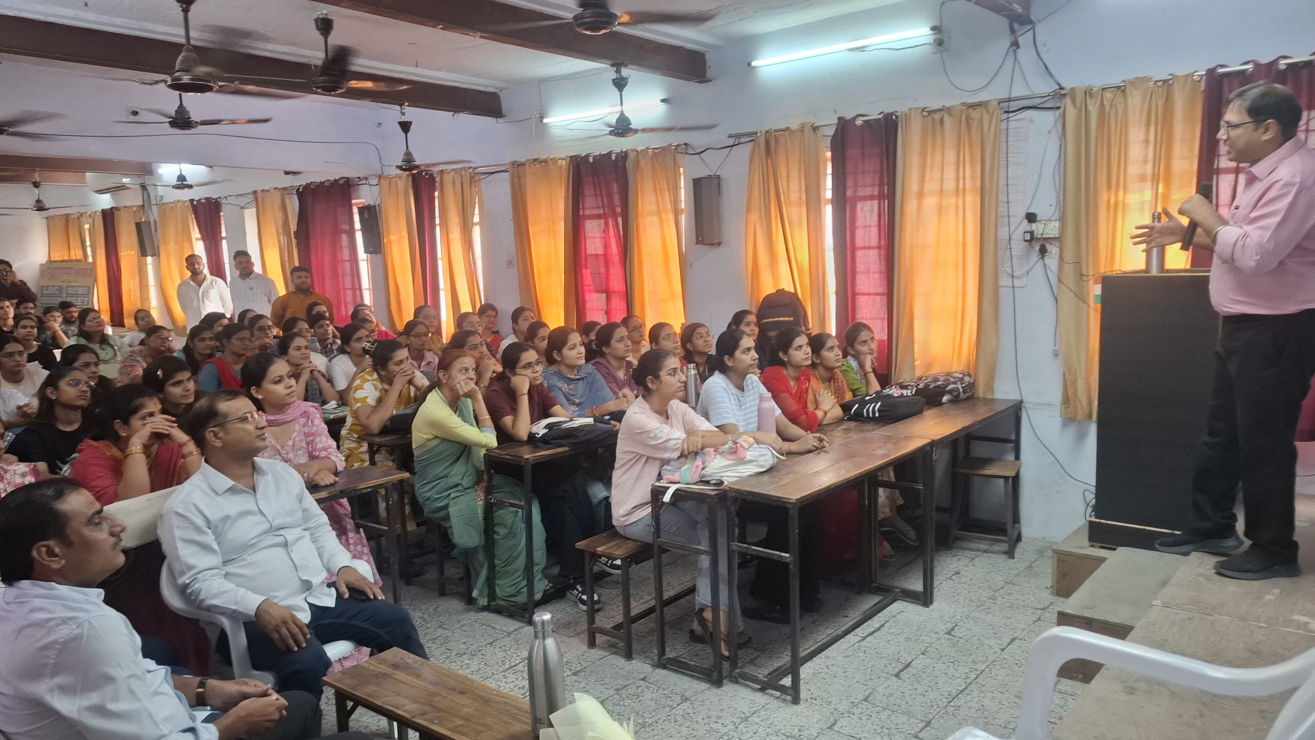 करियर की तैयारी के बीच सेहत का पाठ, 75 छात्राओं ने सीखी स्तन स्वपरीक्षण की विधि