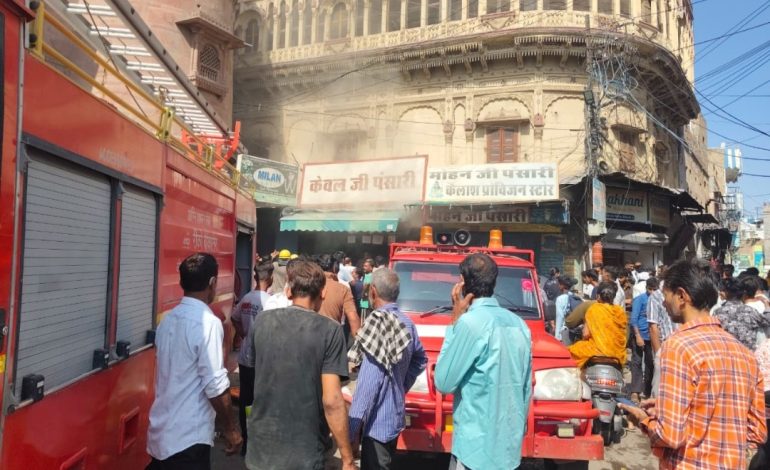 कोटगेट के पास परचून की दुकान में लगी आग, चार दमकल वाहन मौके पर