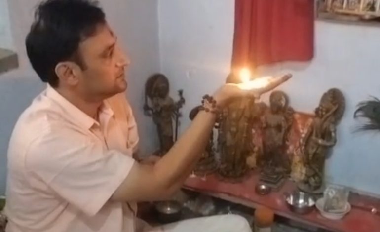 बीकानेर में आस्था का अनोखा नजारा, हथेली पर ज्योत प्रज्वलित कर मां करणी के दरबार जाएंगे भक्त